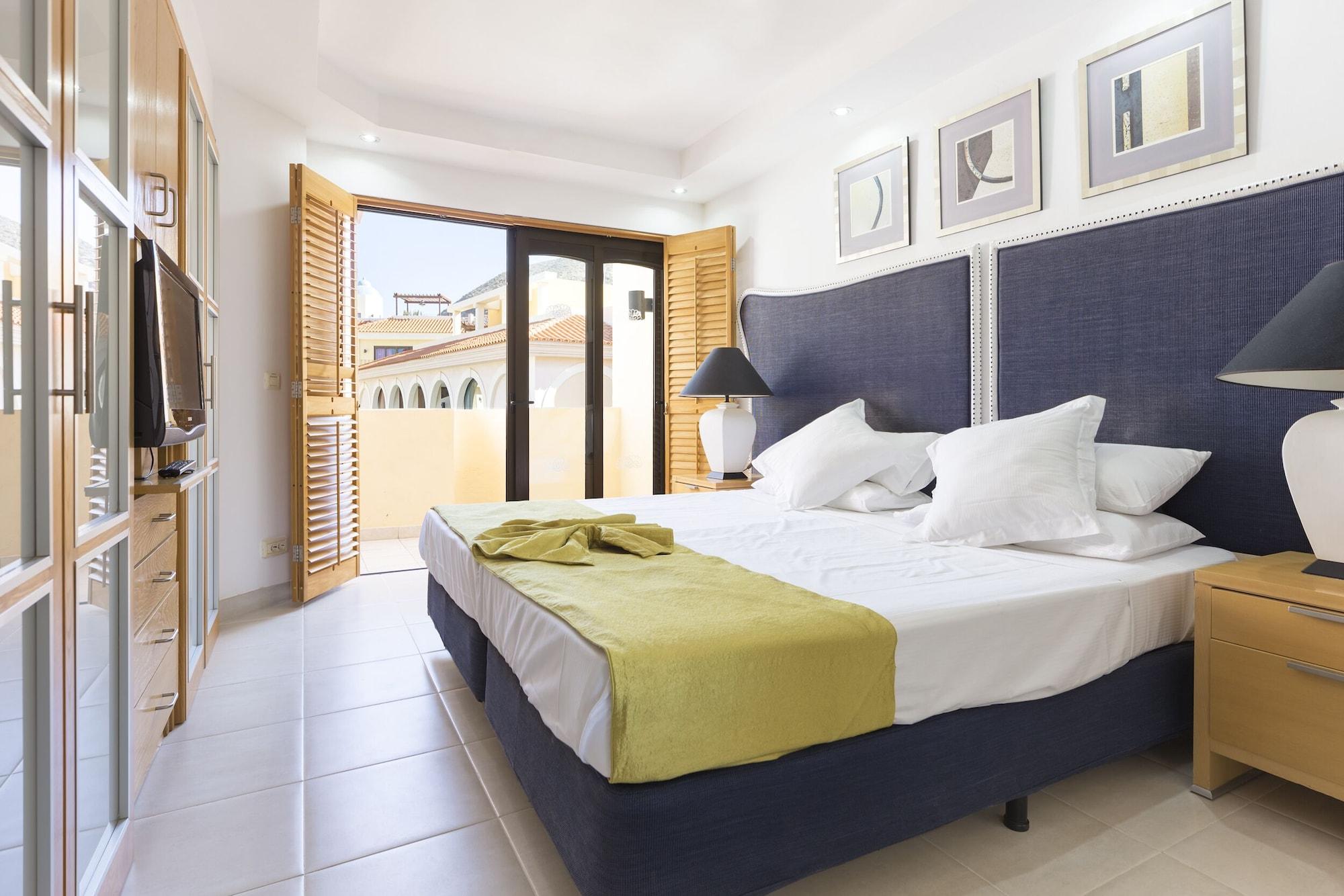 Atlas Tenerife Residence Resort 洛斯克里斯蒂亚诺斯 外观 照片