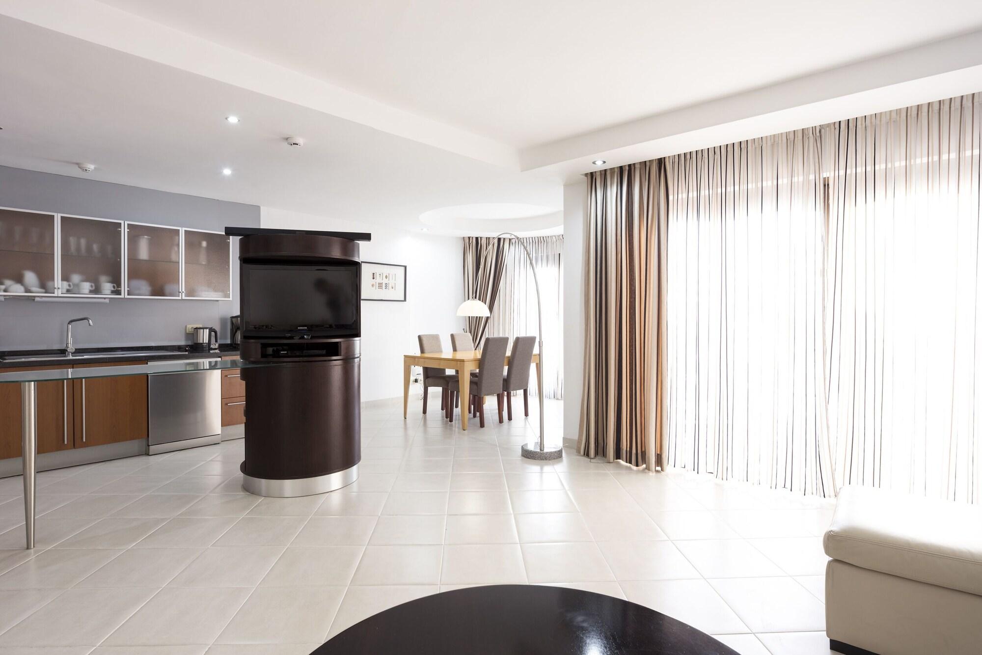 Atlas Tenerife Residence Resort 洛斯克里斯蒂亚诺斯 外观 照片
